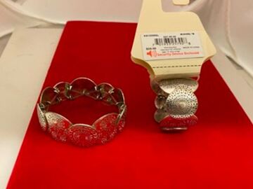 Bulk Lots: 100 pcs--Kohl's Silver Disc Bracelet-$24.00 retail--$.99 pcs