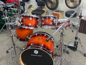 Selling with online payment: SOUNDWAVE MASTER ORIGINAL RED GRADIENT DRUM KIT SWMORGDK