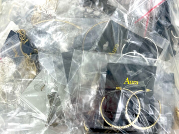 Bulk Lots: Mixed Pieces of Jewlery