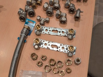 À vendre: raccords multiskin et quincaillerie de plomberie