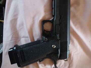 Selling: Tokyo Marui hi capa 
