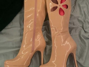 Selling with online payment: Yellow floral cutout gogo boots by Leg avenue