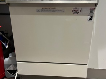 Gebruikte apparatuur: Moeten weg! 2x Miele G7881 desinfectors voor reparatie/onderdelen