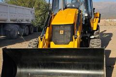 En alquiler: RETROPALA JCB 4X4