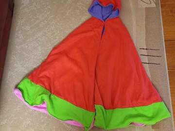 Selling with online payment: Bluey Grannies-Inspired reversible hooded blanket cape