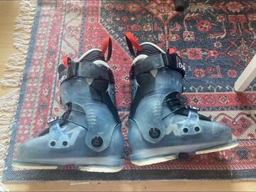 Winter sports: Dalbello Women's Ski Boots 23.5