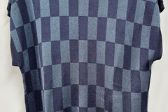 Selling: Super chic Morgan top