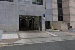 Weekly Rentals (Owner approval required): Arlington VA, Partially Covered Parking Spot in Rosslyn