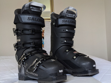 Winter sports: Mens Black Salomon  S/Pro Alpine Ski Boots