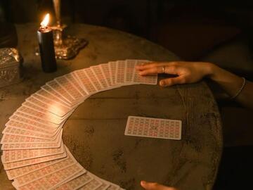 Selling:  Accurate & Honest Tarot Readings – No Sugarcoating!