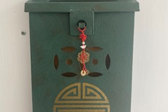  : HK Letter Box in green vintage