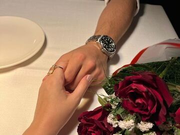 Selling: Is he planning a date with me^.^?