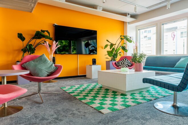 Curvy Corner Creative HUB