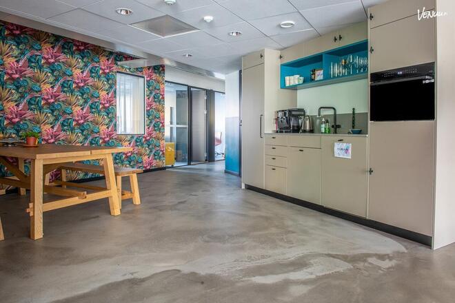Curvy Corner Creative HUB