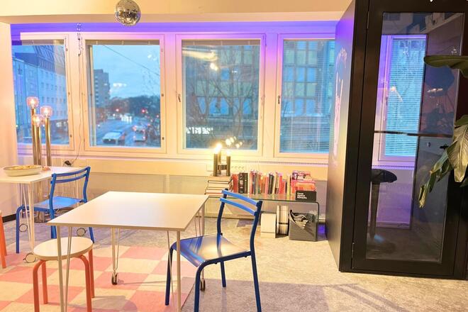 Curvy Corner Creative HUB