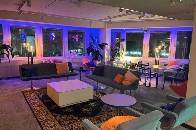 Curvy Corner Creative HUB