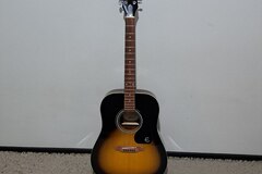 Myydään: Acoustic Guitar