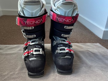 Winter sports: Tecnica Mach1 LV W women’s ski boots