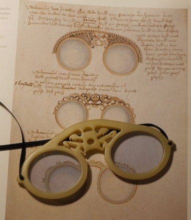 Zierbrille der Renaissance, wie Elfenbein
