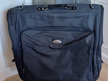 Offre: Housse de voyage pour costumes/robes