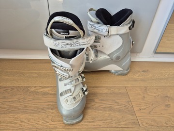 Winter sports: Atomic skis boots