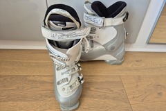 Winter sports: Atomic skis boots