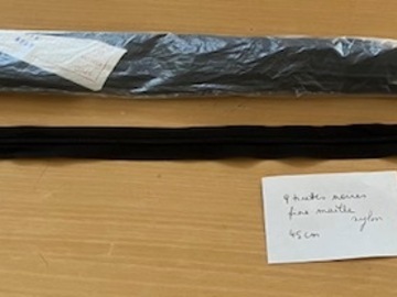 À vendre: Lot de 9 tirettes noires neuves, fine maille. Longeur : 45 cm.