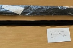 À vendre: Lot de 9 tirettes noires neuves, fine maille. Longeur : 45 cm.