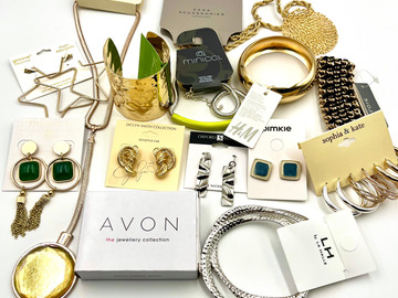 Bulk Lots: 300 Pcs Assorted Branded Fashion Jewelry