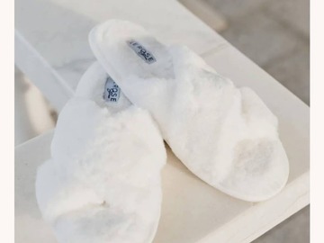 Selling: Le Rose - Sadie Slippers - White - XS/S