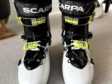 Winter sports: SCARPA Maestrale RS, 29.5 intuition liner w/added ankle support, 
