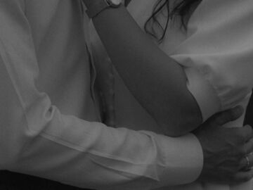Selling: Urgent Love Reading...