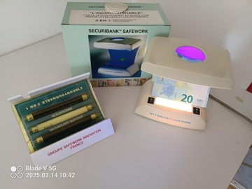 À vendre: DETECTEUR DE FAUX BILLET A VENDRE  lot de 9 pièces 