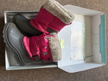 Winter sports: Girls snow boots size 3