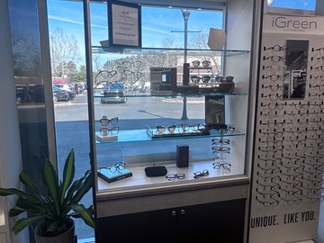 Selling with online payment: EyeDesigns Viewpoint Etagere 45 Display Case