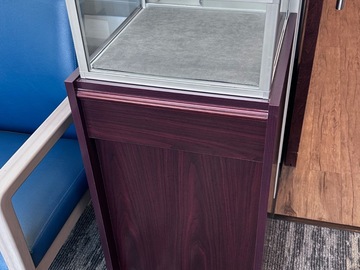 Selling with online payment: EyeDesigns Viewpoint Pedestal Showcase Display