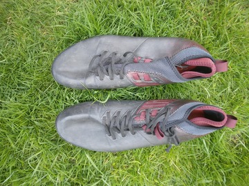 Rent per day (same day return): Football boots