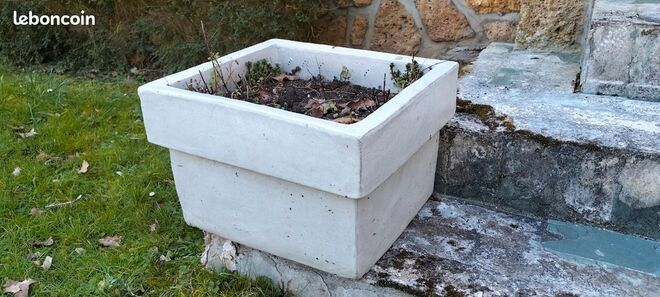 Magnifique pot 44x 38 cm hauteur 28 en TBE