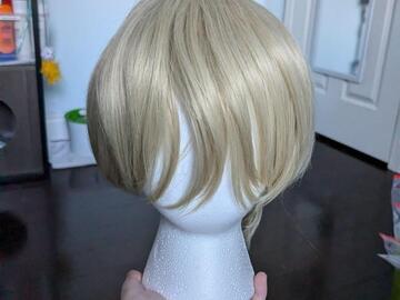 Selling with online payment: Short Blonde Wig