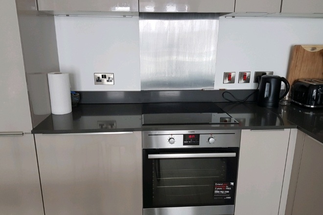 Bright and Modern Double Room - Female - Colindale, London