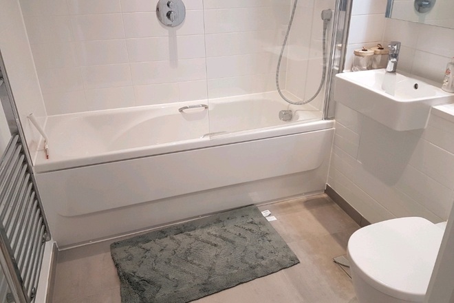 Bright and Modern Double Room - Female - Colindale, London