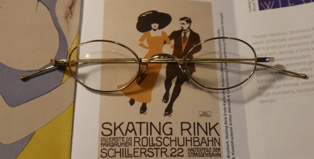 kleine ovale Goldbrille