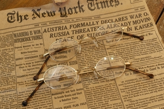 kleine ovale Goldbrille