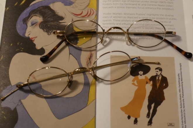 kleine ovale Goldbrille
