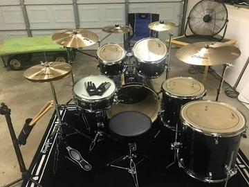 Selling with online payment: LUDWIG 7 PIECE Evolution kit w 8 cha power pa w 7 mics