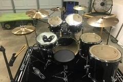 Selling with online payment: LUDWIG 7 PIECE Evolution kit w 8 cha power pa w 7 mics