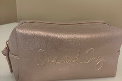 Bulk Lots: Elizabeth Arden One and Only Make Up Pouches 50pcs