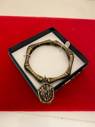 50 pcs-Antique Gold Bracelet w/box $15.00 retail--$1.99 pcs boxed