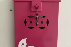  : HK Letter Box in pink