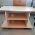 Myydään: TV-taso